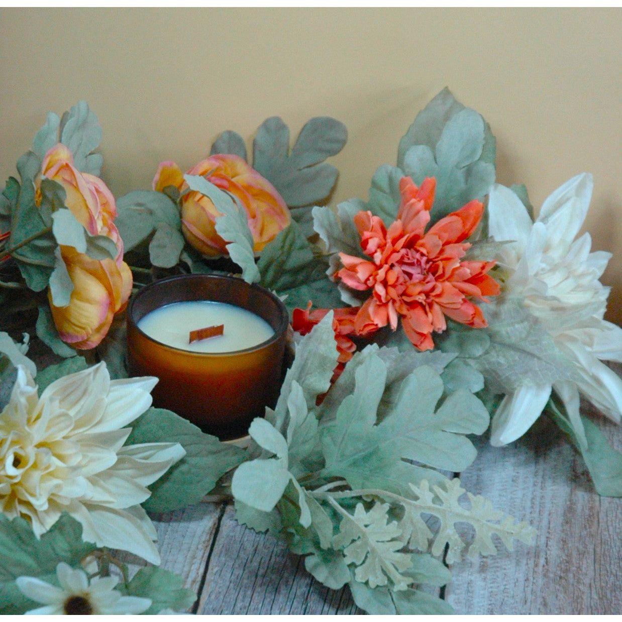 Massage candle with body-safe ingredients and 100% essential oils.